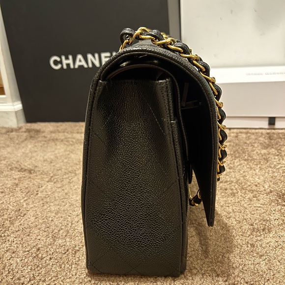 Chanel Maxi Flap - Picture 11 of 12